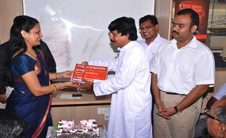 the then Regional manager, Mrs.Haripriya, congratulating on the highest Sum Insured for an Individual !